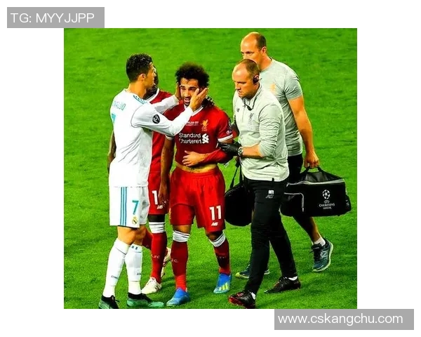 足球场上的传奇瞬间与明星背后的感人故事